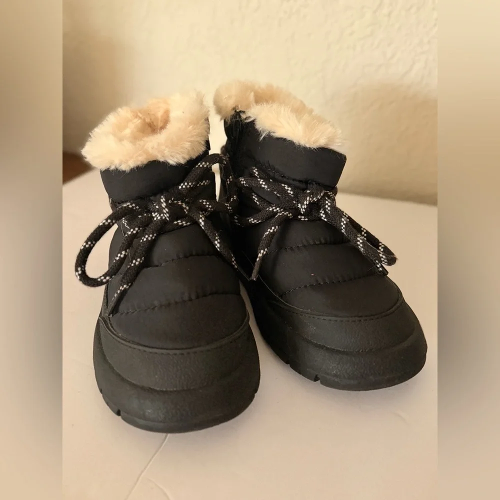Zara Toddler Zara quilted boots size 29  5US in black gentle used
